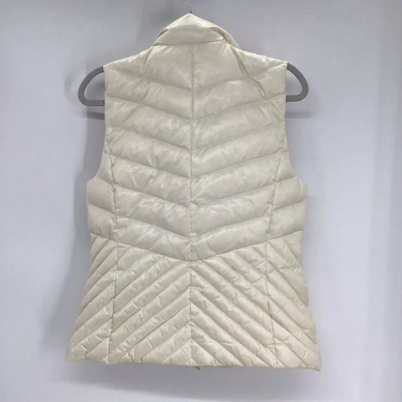 Talbot’s Women’s Chevron Style Puffer Vest Warm Down Fill Creme’ Color Size M - Picture 3 of 9